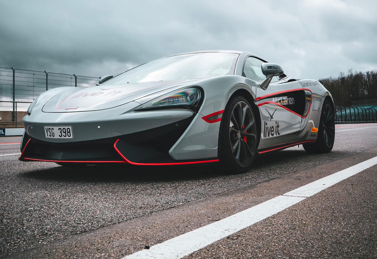 Sports Car Interior And Equipment And How To Enjoy It (Demo)